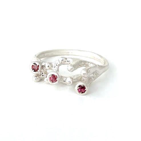 Bague argent sertie de 3 tourmalines rose.