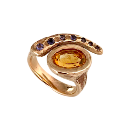 Bague ouverte en bronze sertie d'une Citrine ovale facettée et 7 Iolites bleues